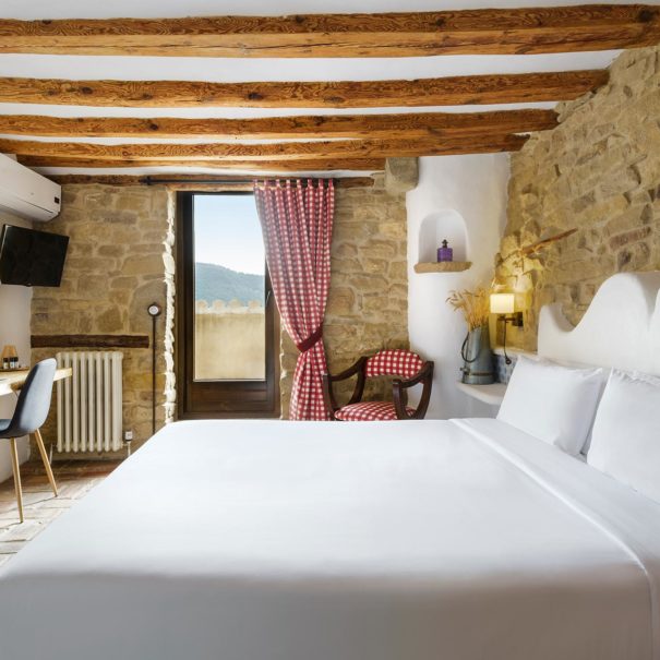 Welcome to Heredad Beragu on Gallipienzo Spain. A unique place with one of Europe's best hotels. Bienvenidos a Heredad Beragu en Gallipienzo España. Un lugar único con uno de los mejores hoteles de Europa.
